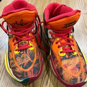 Nike Kyrie Infinity Basketball Shoe 1 World, 1 People Colorway Athletic Youth 6
